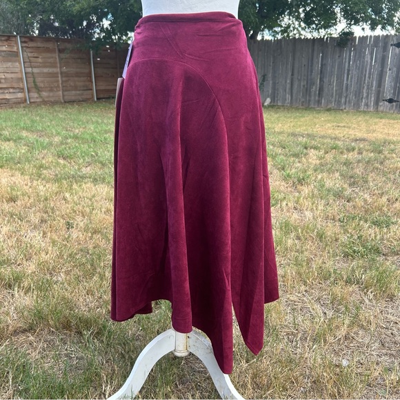 Umgee super Soft Flowy Maroon Skirt Size M - Picture 3 of 11